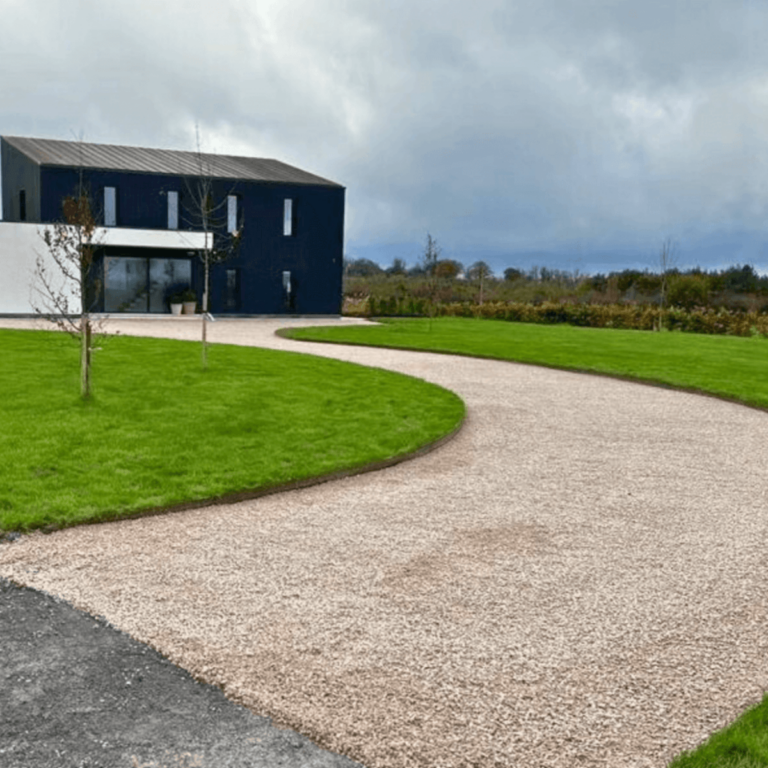 mdern driveway in 14mm gold quartz decorative stone chippings/gravel